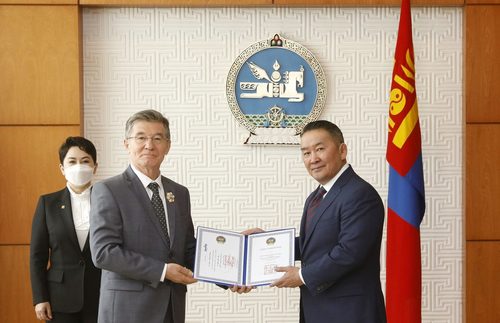 Элчин сайд И.К.Азизовыг Алтан гадас одонгоор шагналаа